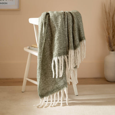 Cozy Woven Throw 140x180cm | Soft Green with Tassels