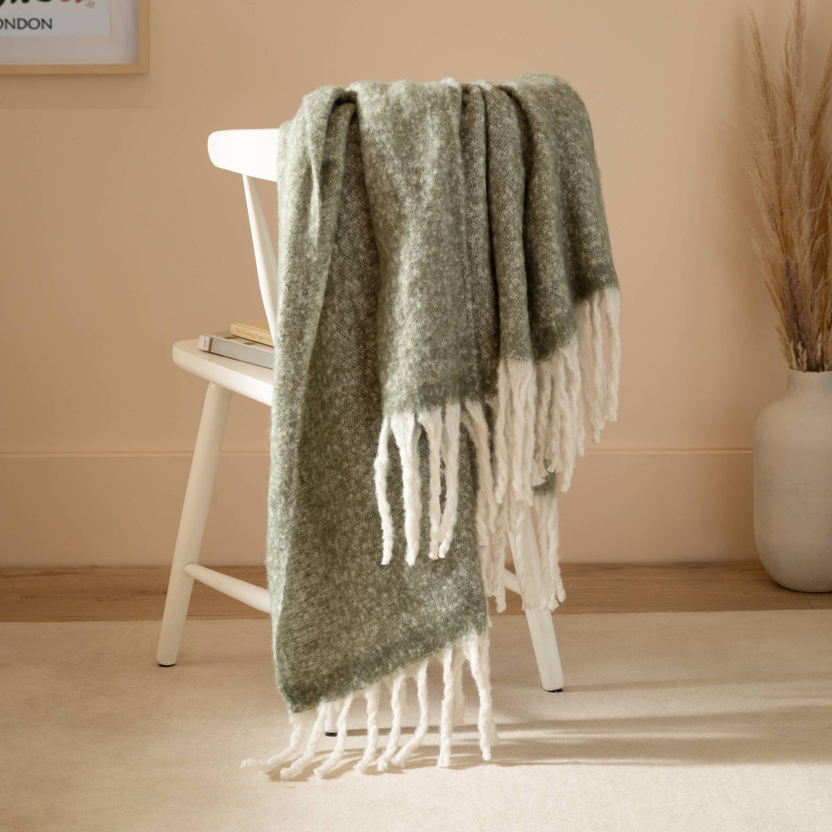 Cozy Woven Throw 140x180cm | Soft Green with Tassels